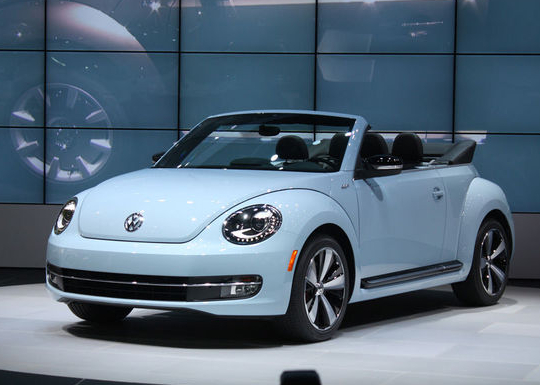 大众全新甲壳虫敞篷版车型上市 售价28.8万元