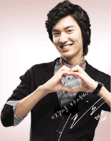 男生卷发,发质硬,头发密,脸瘦长,较黑,要剪什么发型,注意是剪的,不要