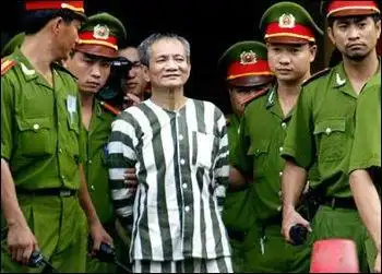 他的车没有交警敢拦,所有哈尔滨的车见了都