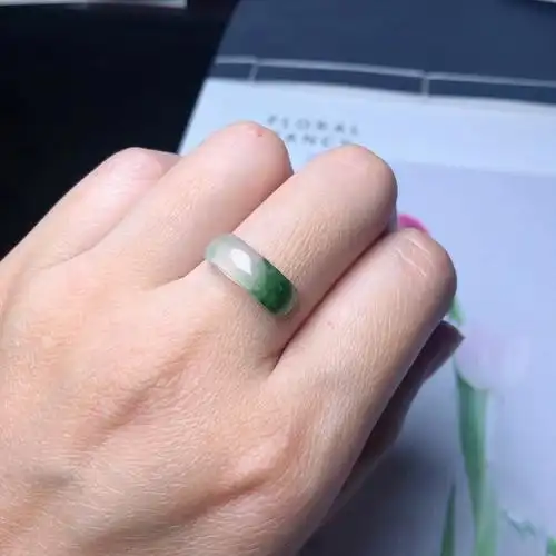 网红翡翠半山半水高冰飘花马鞍戒面