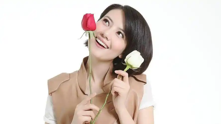 电脑壁纸 明星 大陆明星 短发美女高圆圆