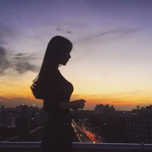 女生头像逆光侧影夕阳唯美意境