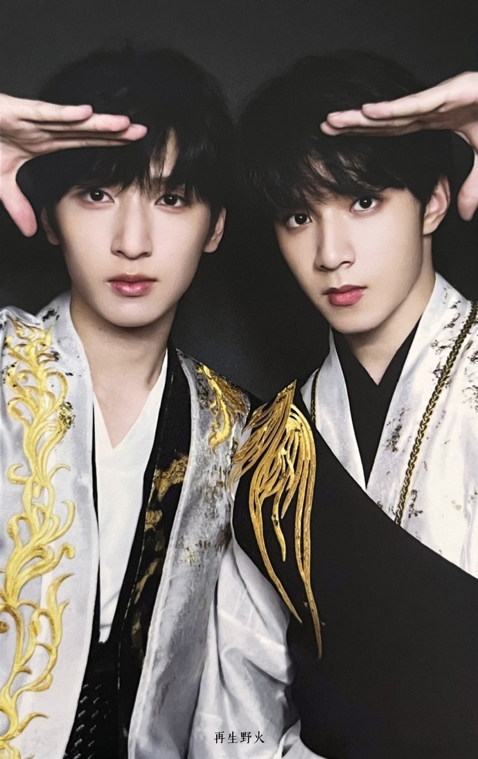 刘耀文严浩翔捧脸小卡