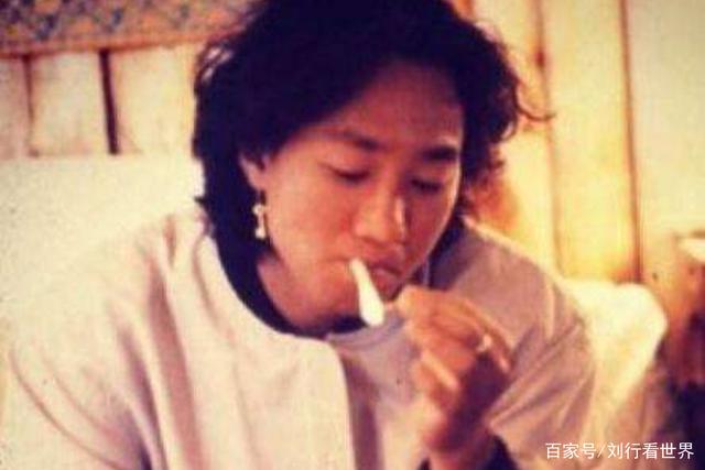 抽烟就是坏孩子?不然,黄家驹就出淤泥而不染