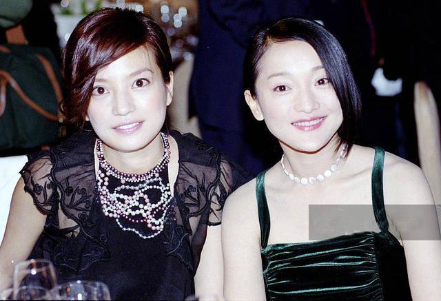 本以为赵薇够惊艳,但同框周迅,终于明白电影脸和电视剧脸的区别