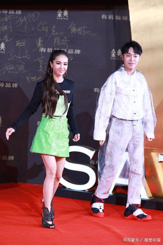 蔡依林性感亮相助阵吴青峰参加歌手总决赛 被赞"好配的一对!