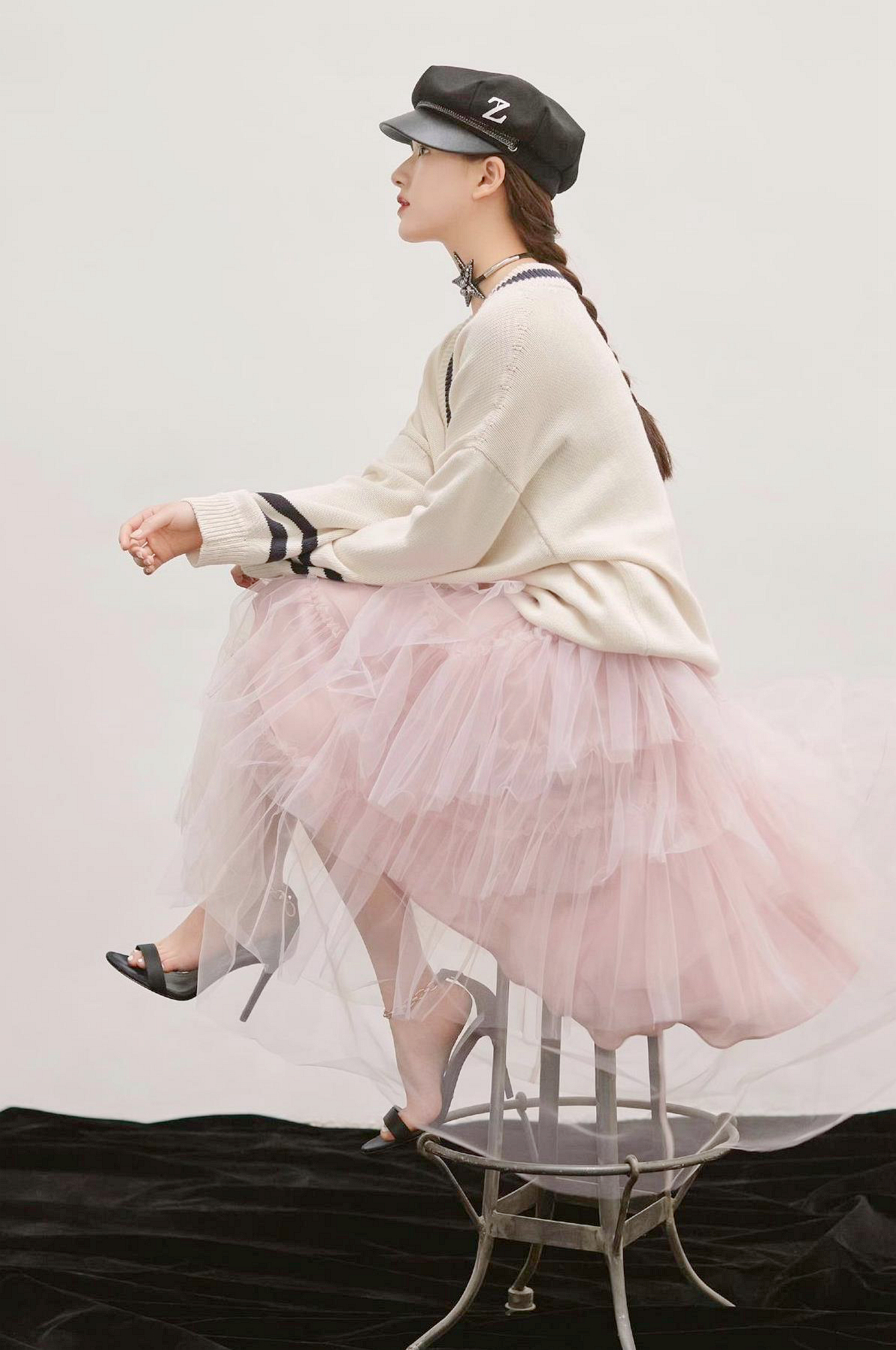 赵露思高跟凉鞋美腿