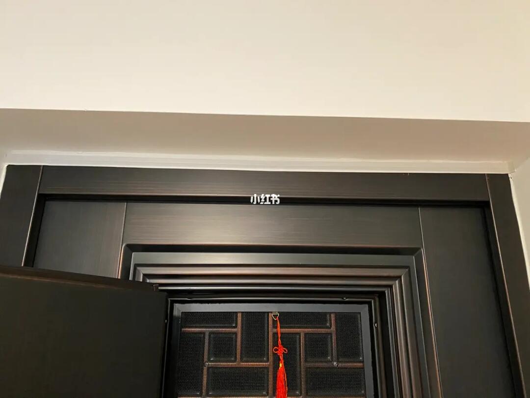 没门套的入户门这个地方怎么处理