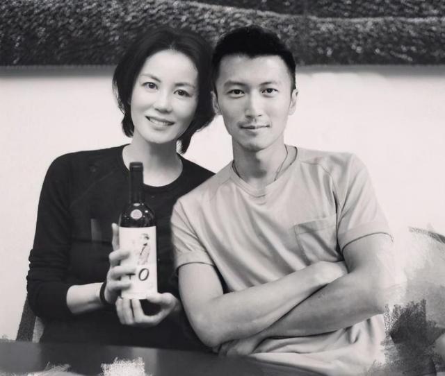 最近,已经很久没有露面的窦唯的一张照片引起网友热议,有网友拍到他和