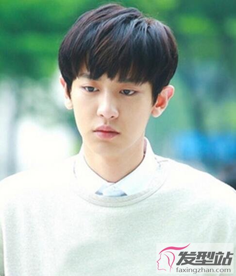 男生帅气蘑菇头发型这样剪呆萌时髦显脸小