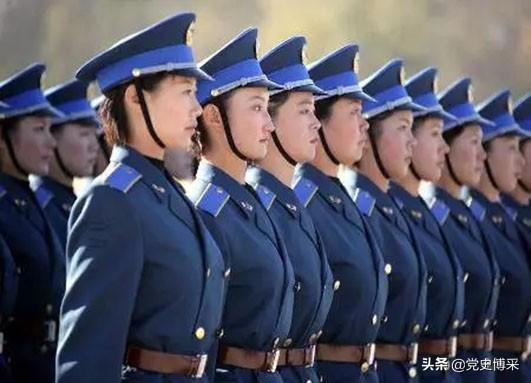 一张张照片带我们了解建军92年来军服和军帽的演变