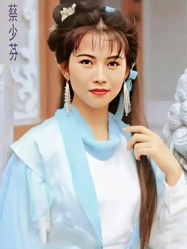 回顾蔡少芬嫁重庆小丈夫婚后连生三胎如今一家五口其乐融融