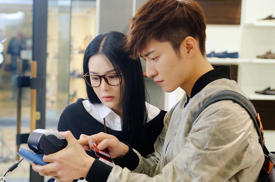 《魔卡行动》乔任梁张馨予挑战史密斯夫妇