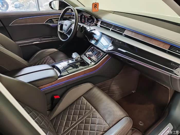 奥迪a82021款a8l55tfsiquattro豪华型59万公里