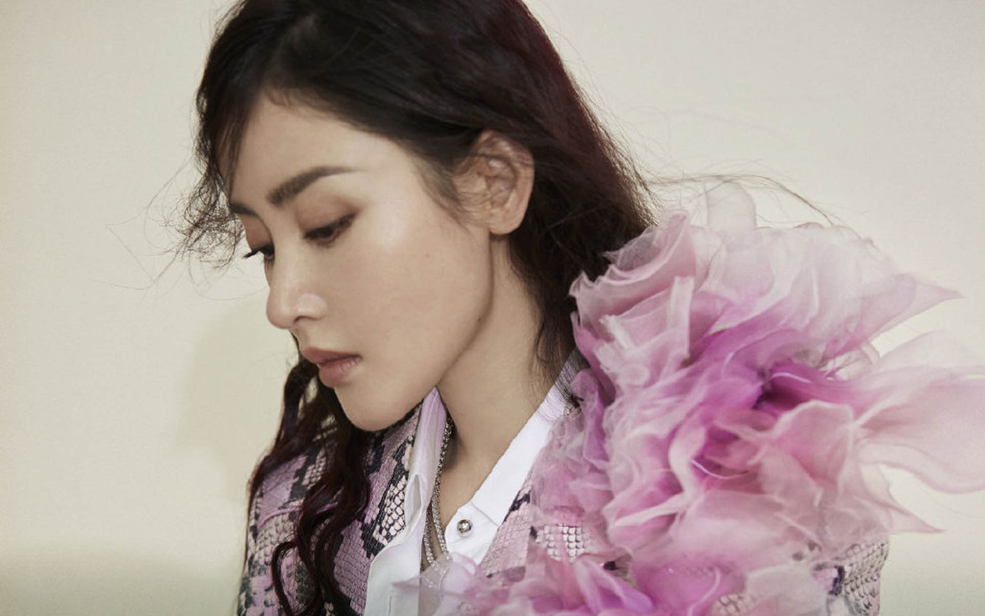 张天爱性感优雅写真桌面壁纸