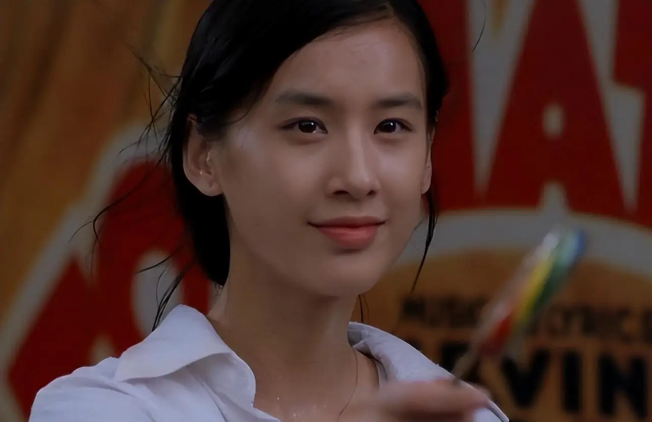 黄圣依的豪门上位史:身份被藏了8年,如今两个儿子一年2亿零花钱_杨子