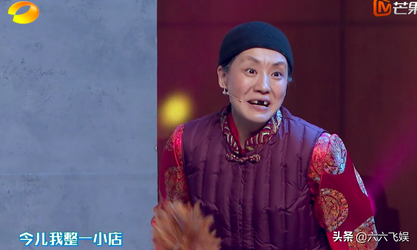 王智模仿宋丹丹在小品中的白云角色,声音上就很接近了.