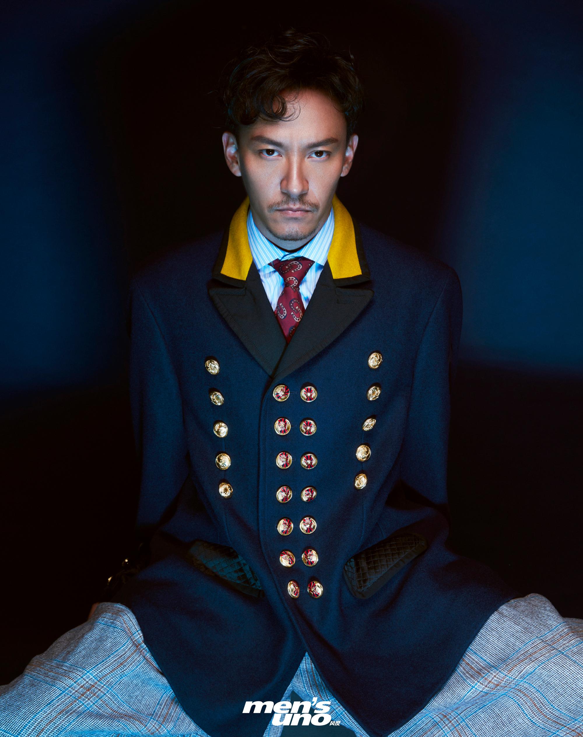 张震 登上《风度mens uno》9月号封面,成熟冷峻的外形