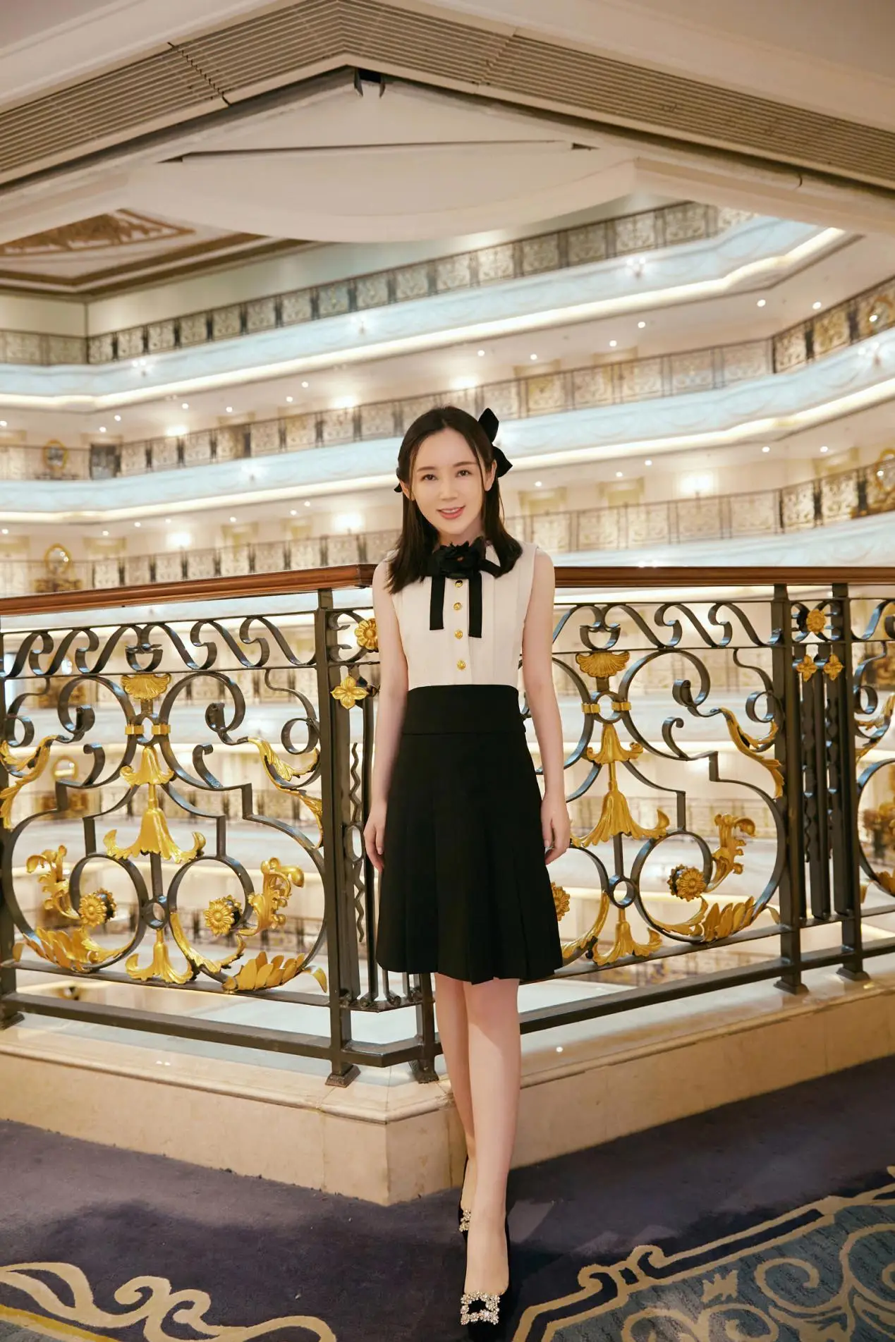 魏新雨贵族优雅写真曝光,身材曲线让人羡慕,美丽犹如画中人