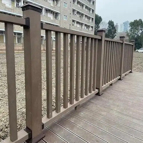 户外防腐木河道木栈道亲水平台露台楼顶塑木板材地板护栏露天围栏