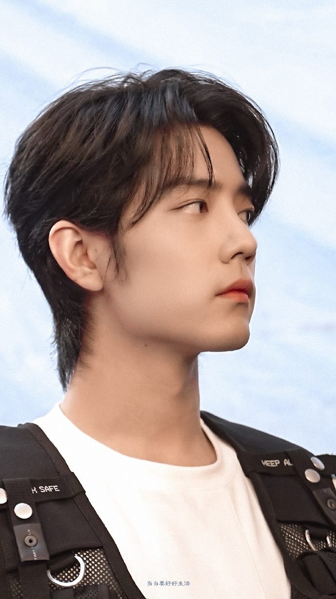 肖战##肖战平安喜乐#这侧脸,,,绝鲨