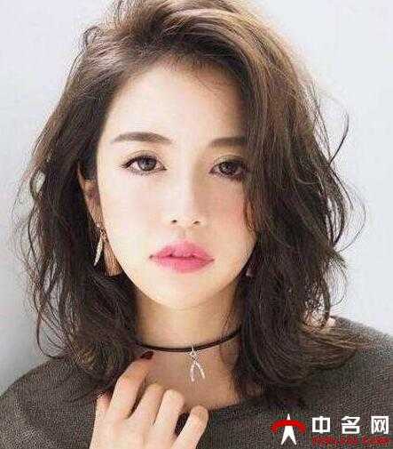 短发烫发女2021最新款减龄年轻的短发发型