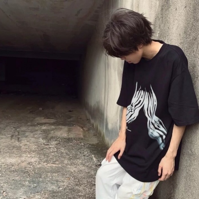 ins风高冷个性帅气的侧脸男生头像图片