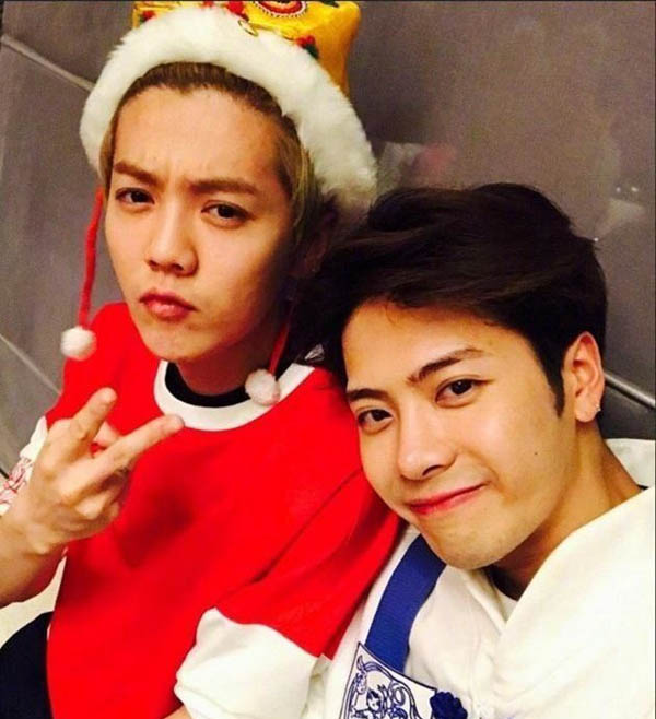 王嘉尔鹿晗关系怎么样 两人在一张床上太有爱