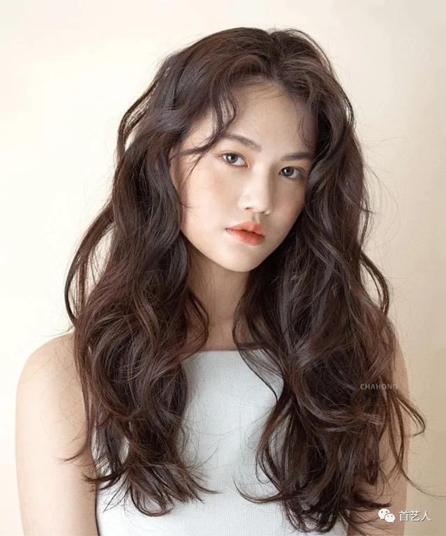 2021最流行新款卷发(卷发2021流行发型)-天晟网