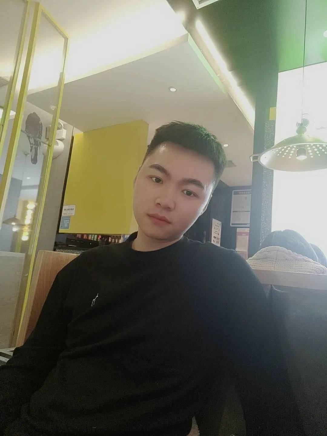 【相亲1038期】昨天没看到的24岁1米77阳光爱笑大男孩,来了!