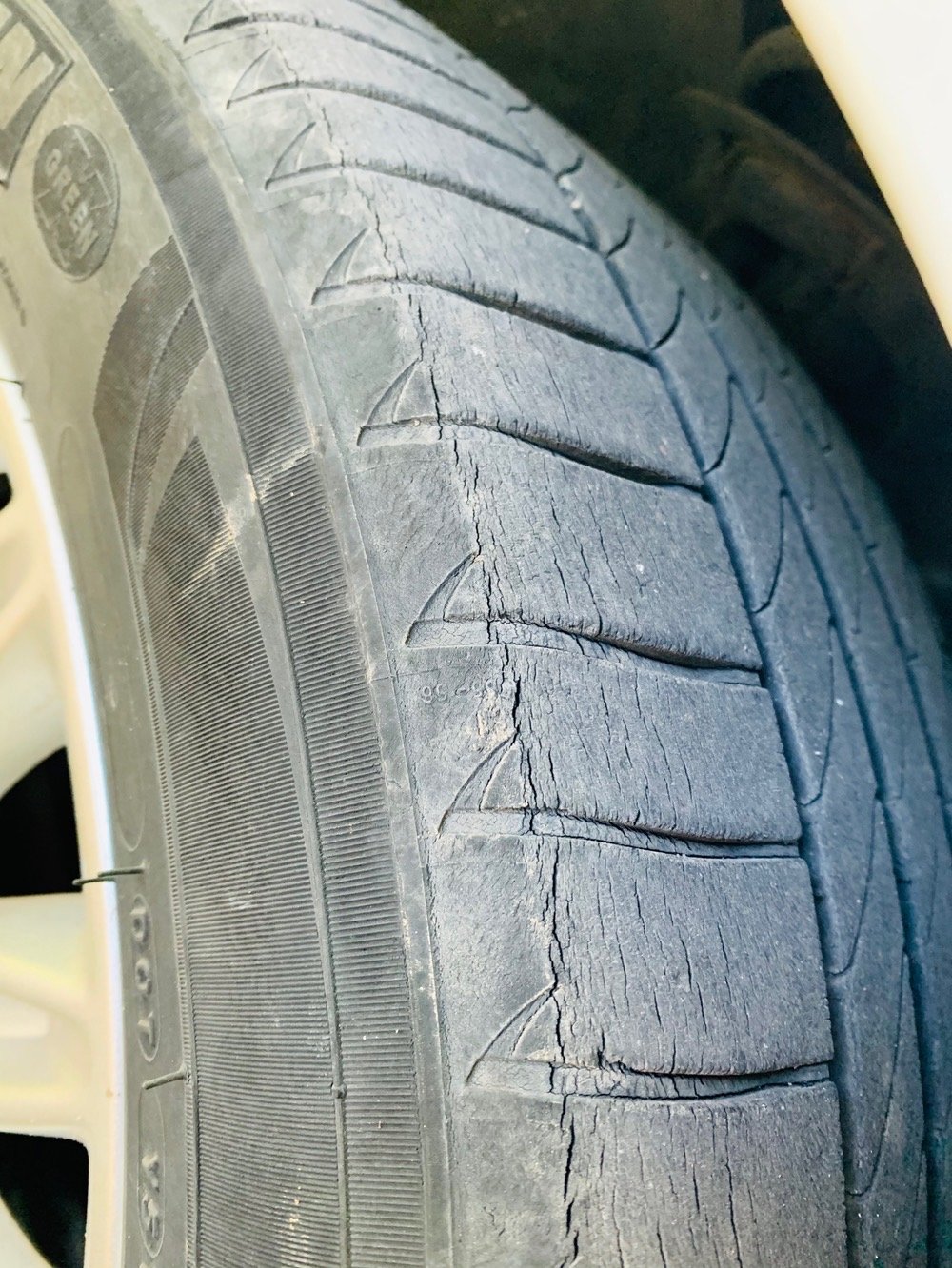 【图】米其林轮胎龟裂到这个程度要不要换?