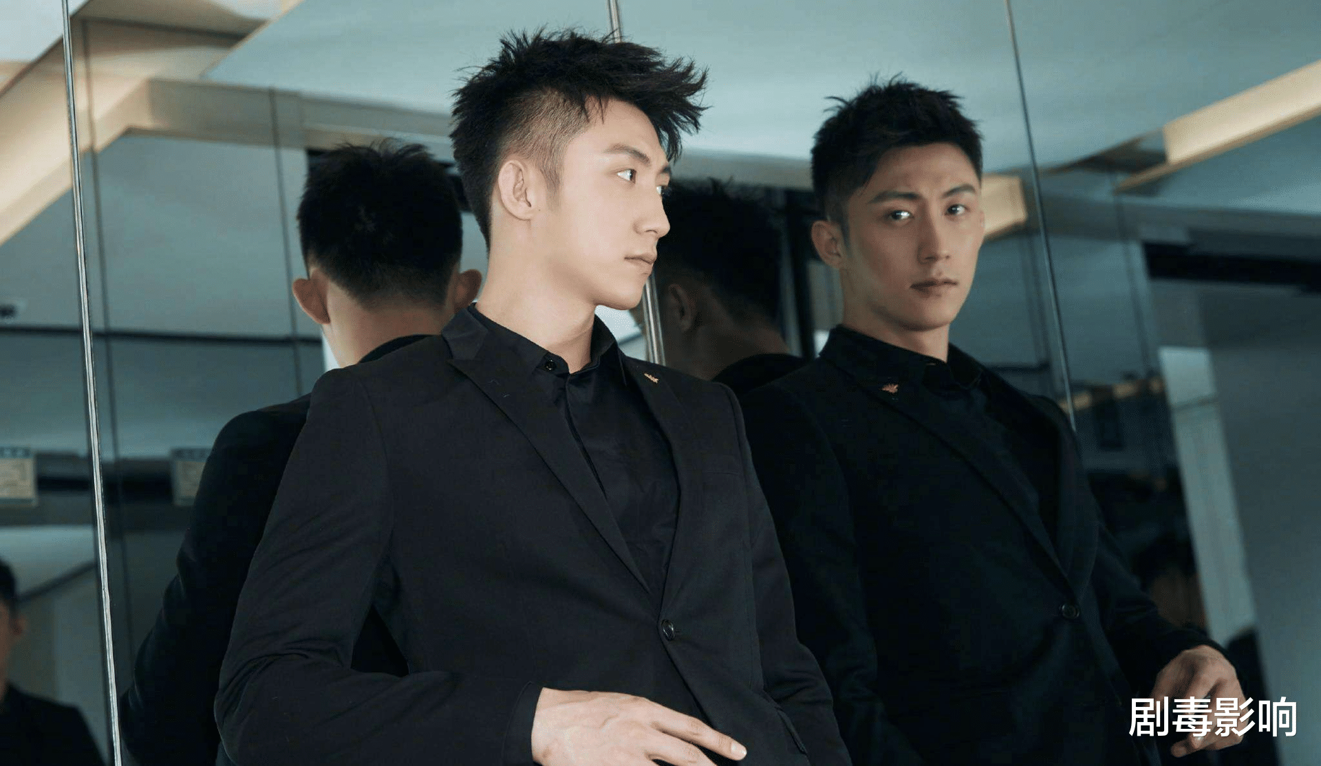 黄景瑜近况曝光,新戏杀青后与陈学冬一同潜水,未被前女友影响