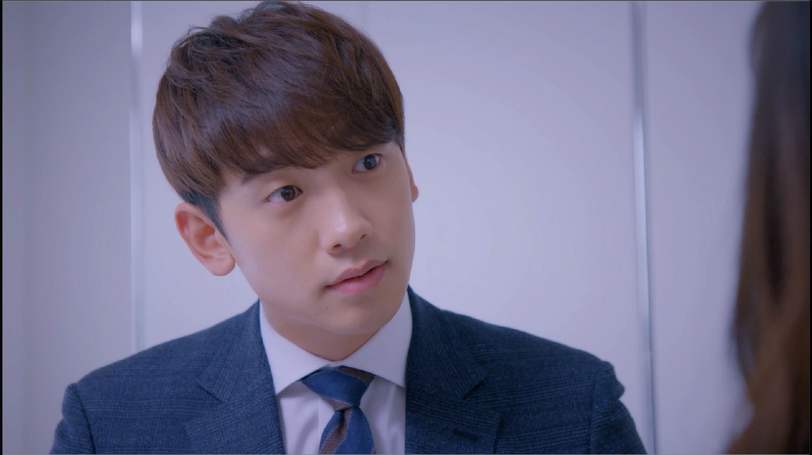 p>郑智薰(rain),1982年6月25日出生于韩国首尔,韩国流行男歌手,演员