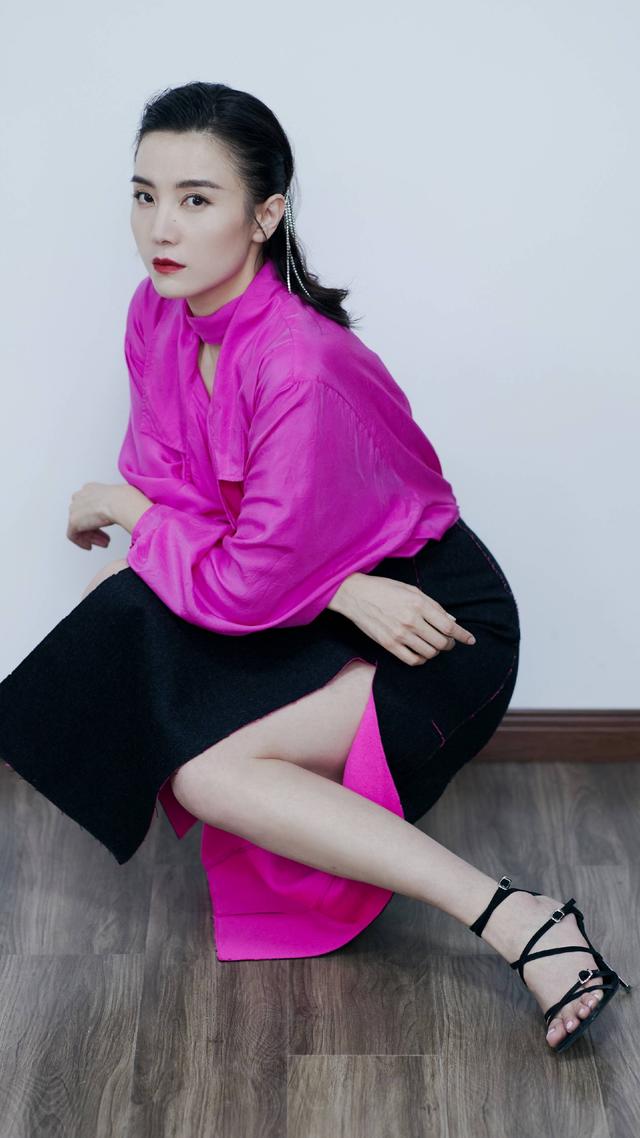 演员宋佳,演绎的角色丝丝入扣,大气婉约的姐姐,来看美照吧