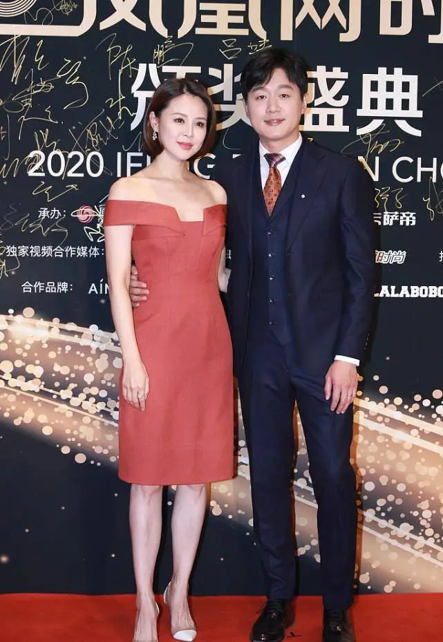 佟大为妻子关悦好大气啊穿红色礼服看着很端庄和佟大为真般配