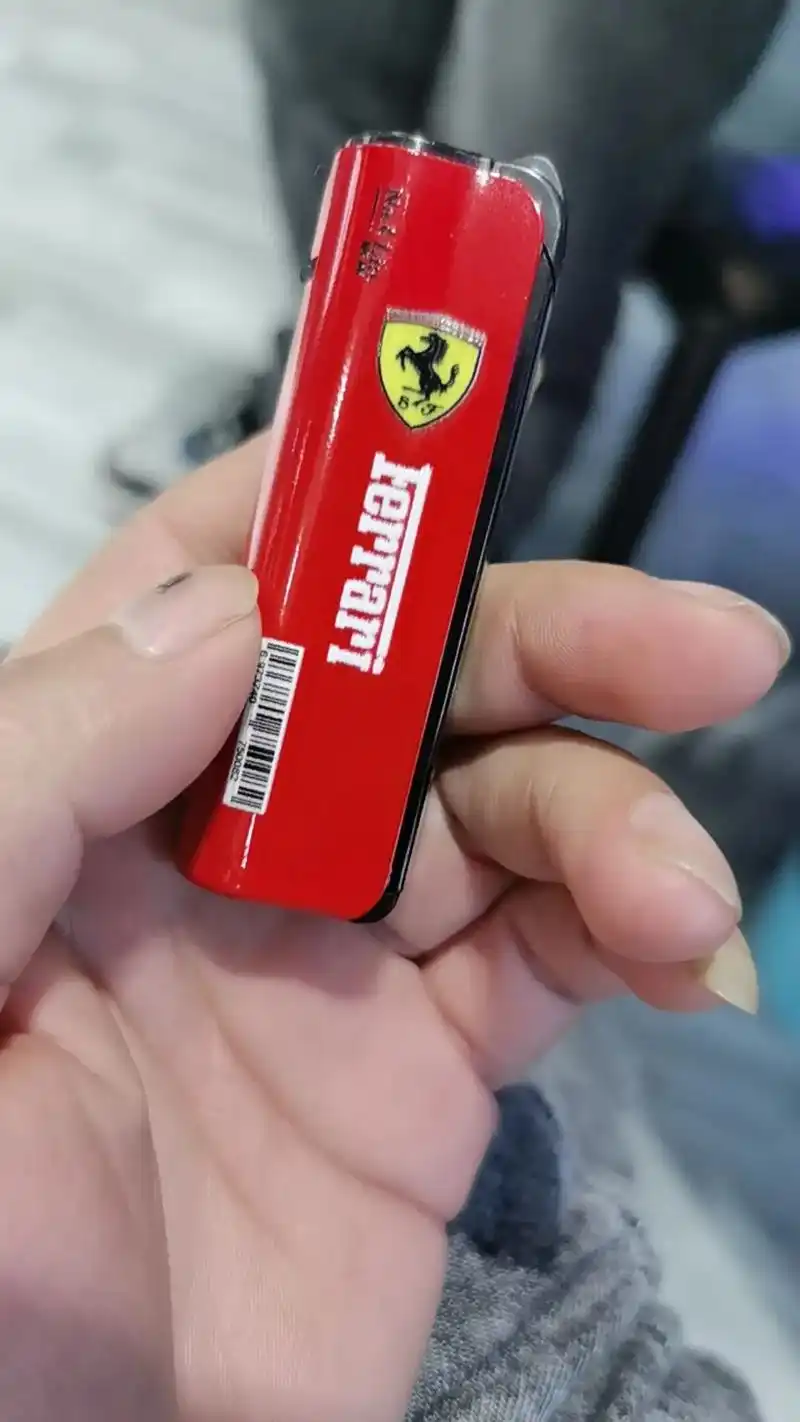 去看了一下,拉法和f430,后来想想还是买918算了,法拉利的小姐姐送了