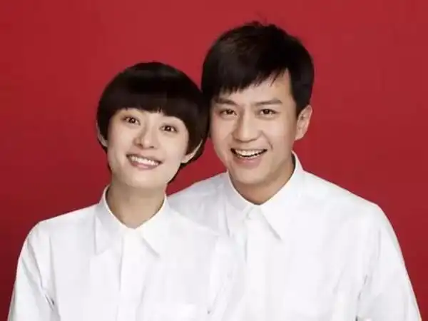 在大婚前,娘娘率先在微博上传了一张两人的结婚证照大秀幸福.