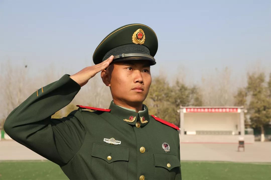 新兵丨把我的第一个军礼送给祖国