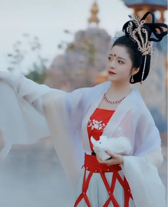 网红穿古装模仿女儿国国王网友让你模仿没有让你超越