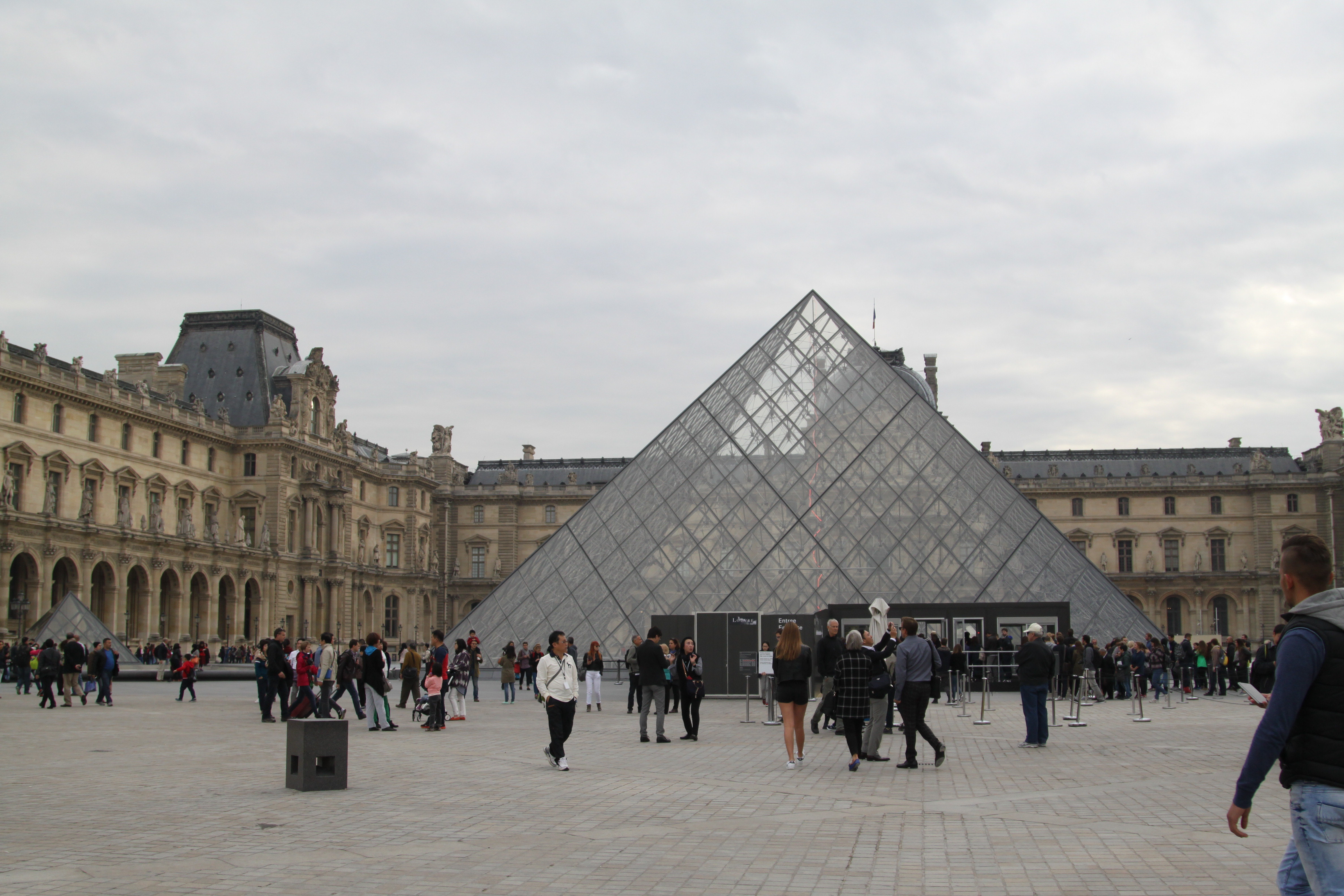 【携程攻略】巴黎卢浮宫博物馆景点,持博物馆通票可以走快速通道进入