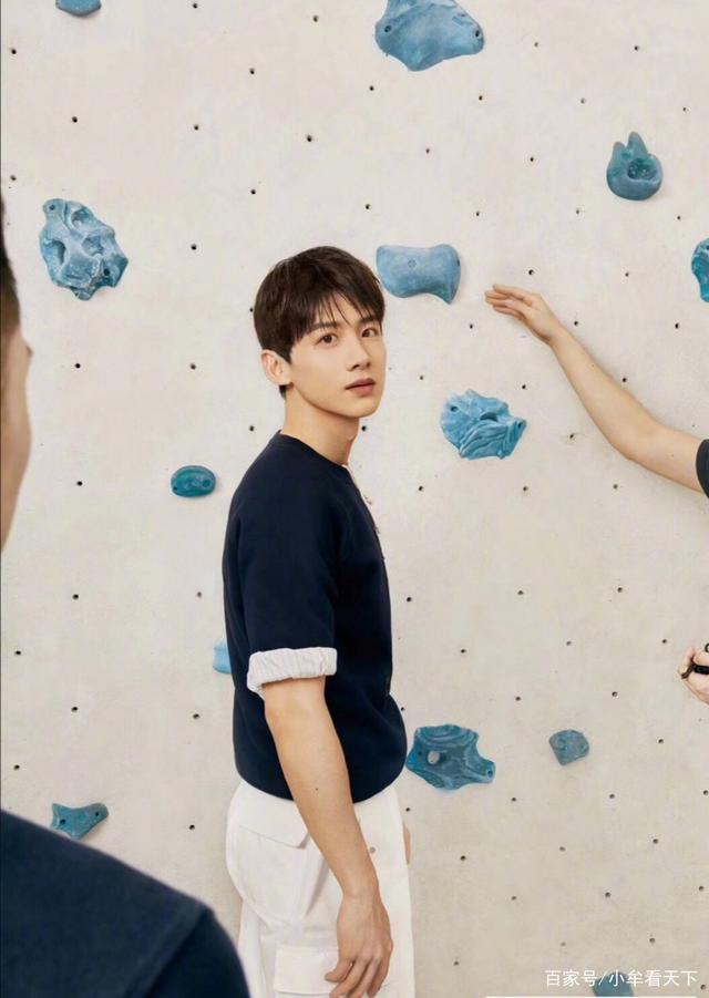 白敬亭杂志合集,皮肤白皙身材超好