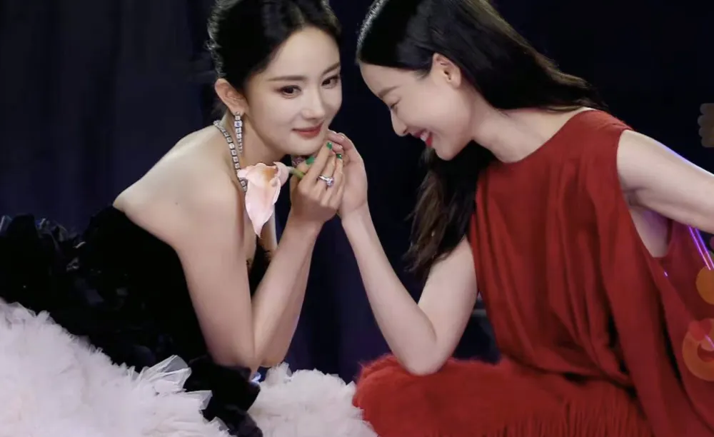 gq盛典:杨幂倪妮牵手坐船,景甜白到发光,杨紫大红大紫美出天际_腾讯