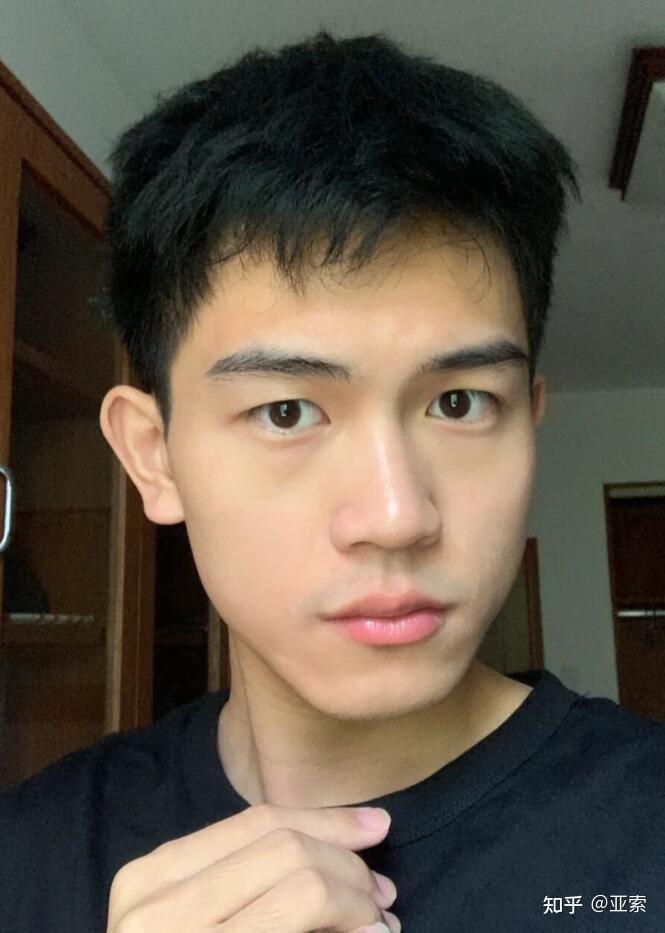 在当今这社会美不是女生的代名词,男生也ok,经常被别人当成30岁的大叔