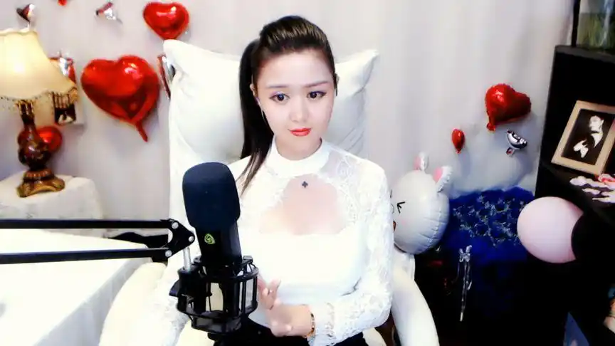 毛惠演唱一曲伤感情歌《落雨的秋》送给思念的人!