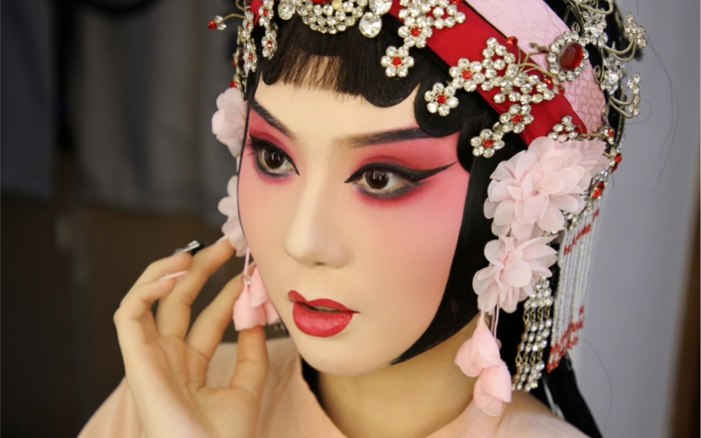 素人美女被我拉来当模特辣! 戏曲旦角化妆全过程!