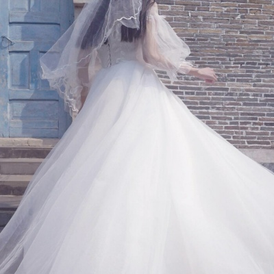 白灏宇微信头像女生婚纱白裙人间只是抹去了脂粉的脸