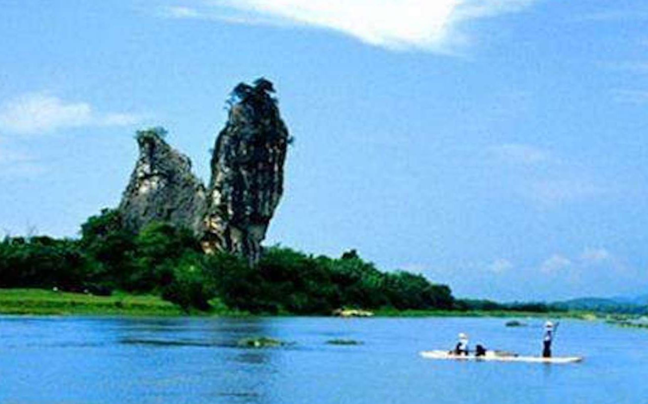 阳春市鱼王石爬上山坳聆听鸟声钻进山洞探险避暑20200511