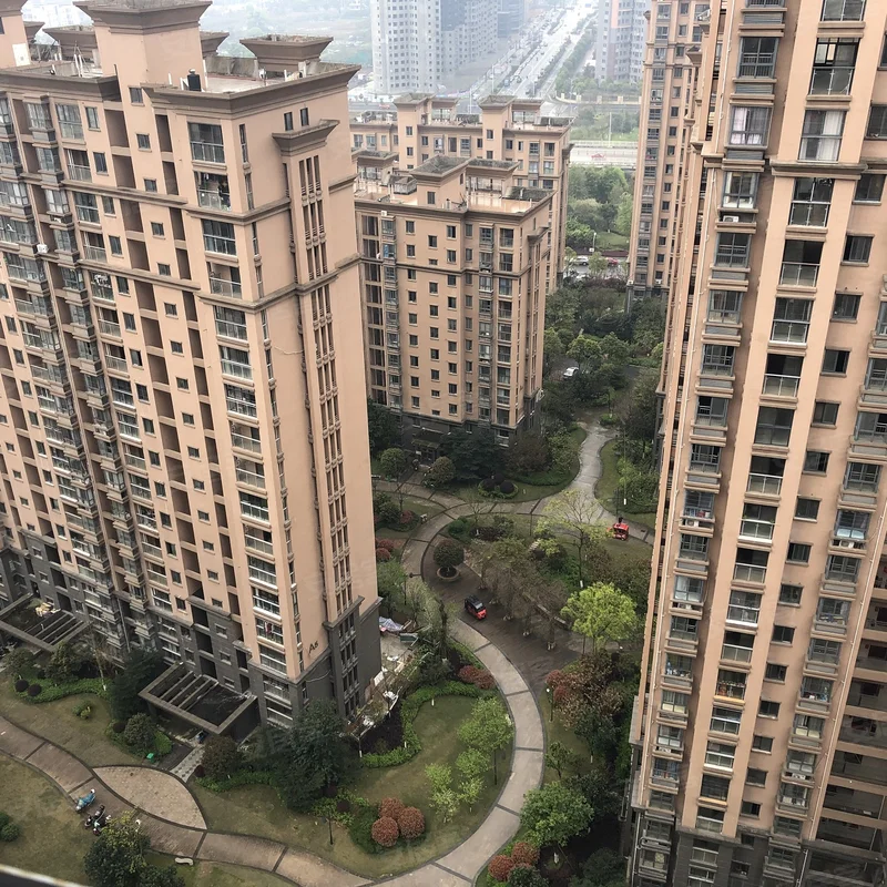 胡清 2020-06-06   :49:59 小区有29栋11-33层住宅和3栋商业楼,主力