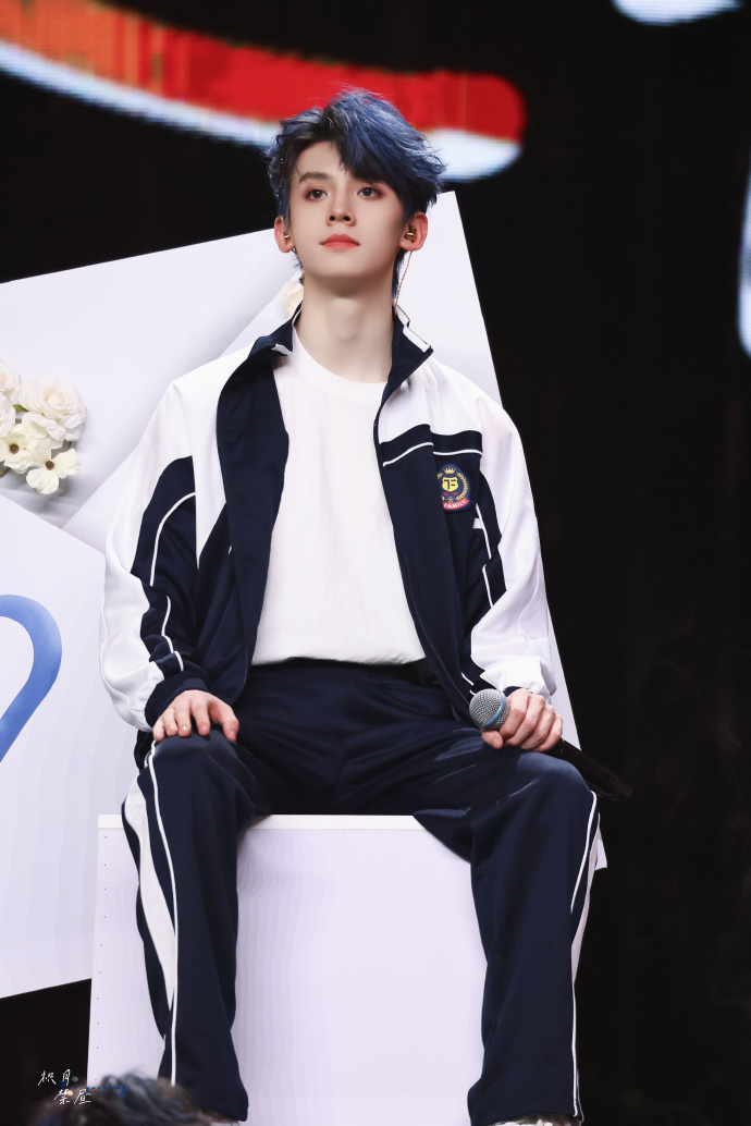 今日星拍放送##左航大连演唱会蓝海应援##你追时代峰峻艺人的原因