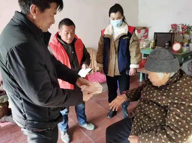 【新时代文明实践 铜山在行动】走访慰问老年人 寒冬时节暖人心